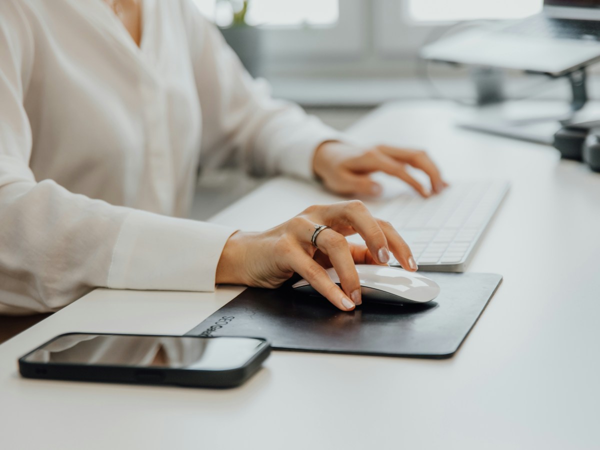 Kun yksinyrittäjä ei enää riitä: lyhyesti ensimmäisen työntekijän&nbsp;palkkaamisesta